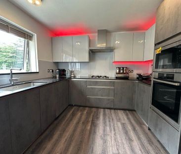 3 bedroom flat to rent - Photo 2