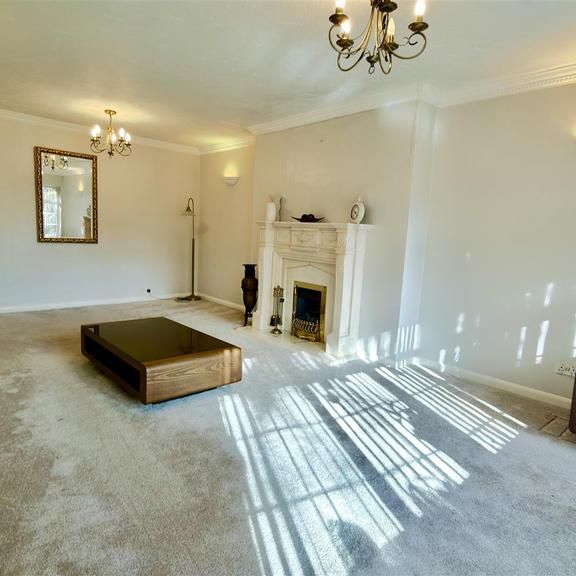 5 bedroom detached house to rent - Photo 1
