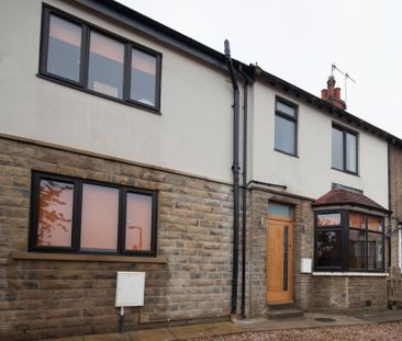 2 Whitegate Road, Huddersfield, HD4 - Photo 4