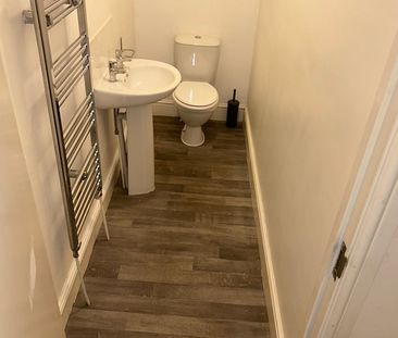 Room in a Shared House, Thyra Grove, NG9 - Photo 1