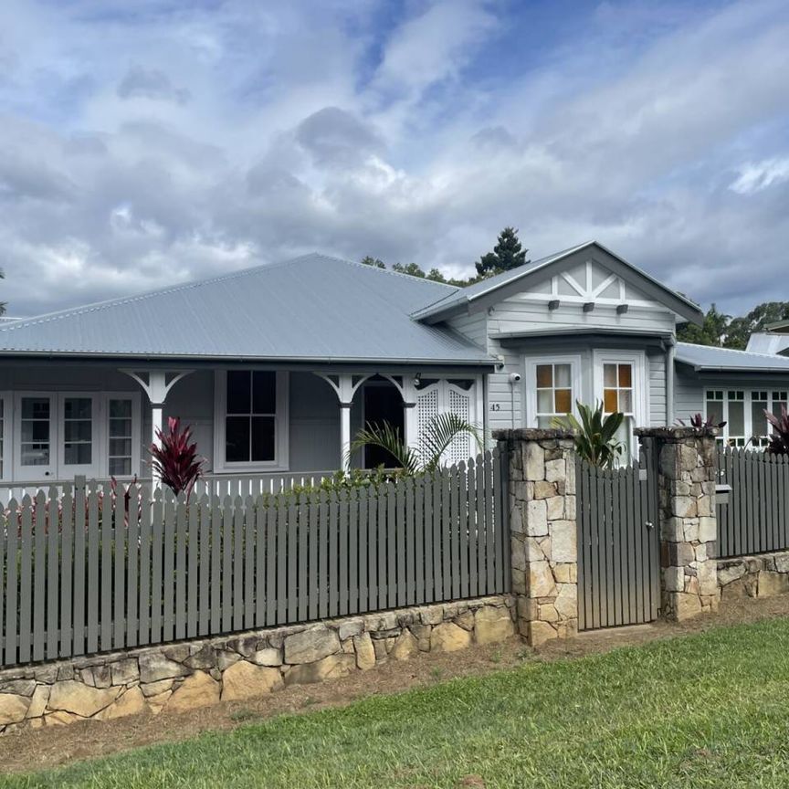 Grand Queenslander in the Heart of Cooroy - Photo 1