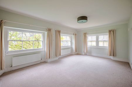 Charlton Park, Malmesbury - Photo 3