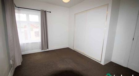 Character 4 Double Bedroom House - Photo 2