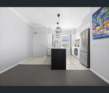 Spacious Apartment With Water Views - Photo 5