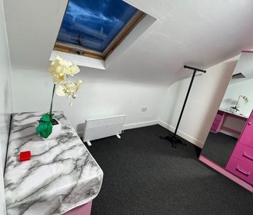 1 Bed Flat, Ilford, IG3 - Photo 2
