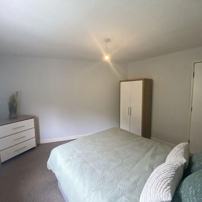1 bedroom in a house share to rent - Photo 1