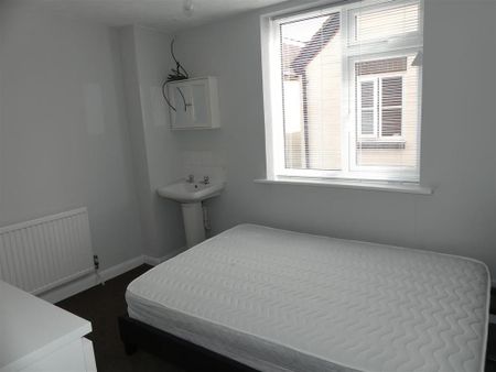 5 bedroom detached house to rent - Photo 5