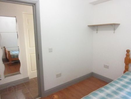 Two Bedroom Apartment, 4a Magdala Street, Botanic Area ~ Behind Queens, Belfast, BT7 1PU - Photo 4