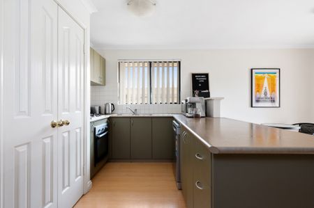 Neat 3-bedroom Home In Somerville - Photo 3