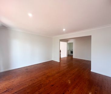 14 Saltash Street, Labrador - Photo 5