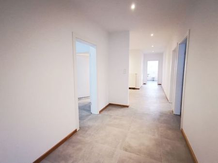 SCHADE IMMOBILIEN - Saniert und quasi barrierefrei! Exklusive 4-Zimmer-Mietwohnung in Plettenberg. - Photo 3