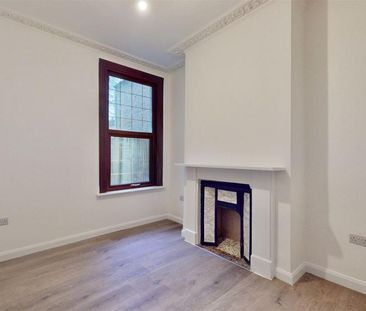 4 bedroom terraced house to rent - Photo 5