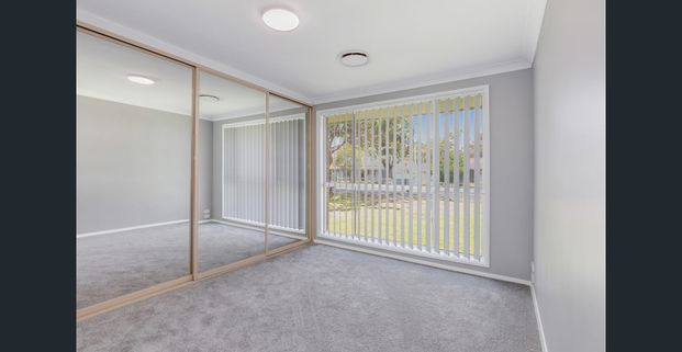 Large yard, close to school and shops - Photo 1