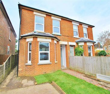 4 bedroom semi-detached house to rent - Photo 4