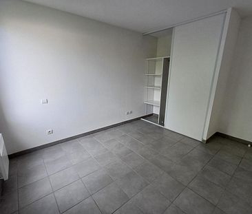 location Appartement T2 DE 42.95m² À ROQUETTES - Photo 6