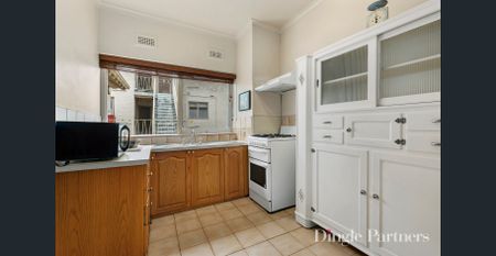 Stylish Inner-City Living With Top Floor Views! - Photo 5