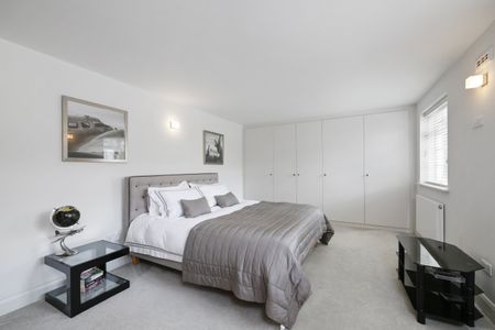 Augustus Road, London, SW19 flat to rent - Photo 4