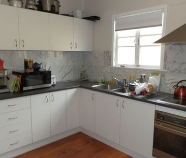 Post war home in excellent location - Photo 4