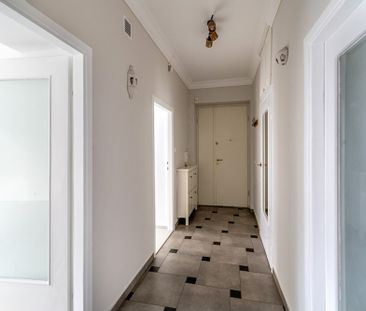 Metro, kamienica, po malowaniu - Photo 3