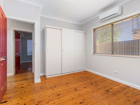 SIZEABLE CENTRAL FAMILY HOME - Photo 5