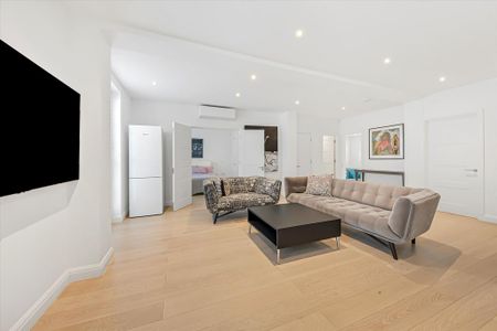 6 bedroom detached house to rent - Photo 4