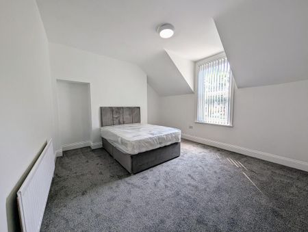 4 bedroom house of multiple occupation to rent - Photo 2