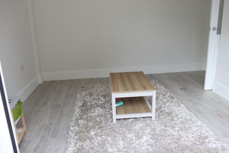 3 bedroom end of terrace house to rent - Photo 3