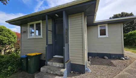 2 bedrooms in Pikarere Street - Photo 4