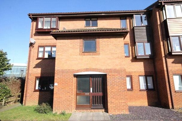 Wesley Drive, Egham, Surrey, TW20 9JA - Photo 1