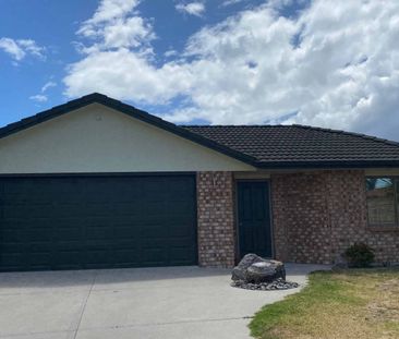 Family Home Papamoa - Photo 1