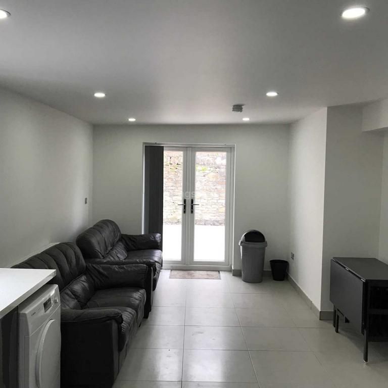 6 bedroom terraced house to rent - Photo 1