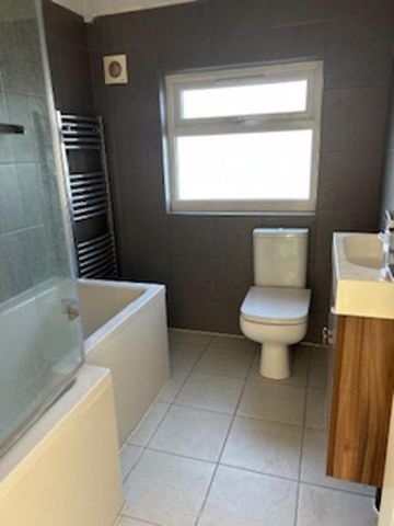 3 bedroom semi-detached house to rent - Photo 5