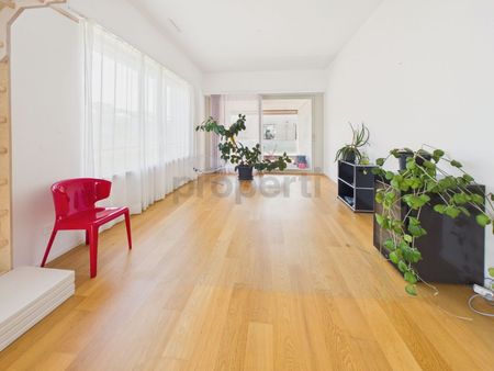 Lichtdurchflutete 4.5-Zimmer-Wohnung mit aussergewöhnlichem Raumgefühl - Photo 2