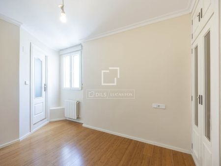 3 Bedroom penthouse with 20m² terrace for rent in El Pla del Real, Valencia - Photo 4