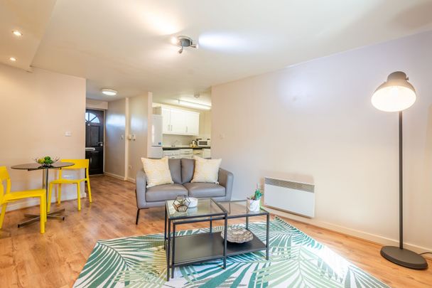 V3 VICTORIA TERRACE Leeds - LS3 1BX - Photo 1