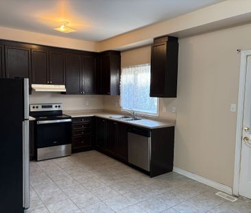 For Lease - 5 Freeland Hollow, Brampton, Ontario - Photo 5