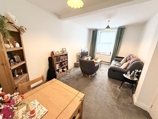 House - Terraced For Rent Tynybedw Street, Treorchy - Photo 1