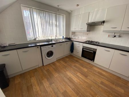 Chatsworth Road, Greater London, UB4 - Photo 4