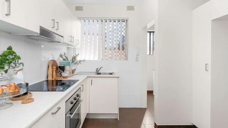 SPARKLING APARTMENT IN THE HEART OF CAMPSIE - Photo 4