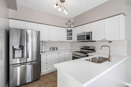 For Lease - 18 Tudor Crescent, Barrie, Ontario - Photo 3