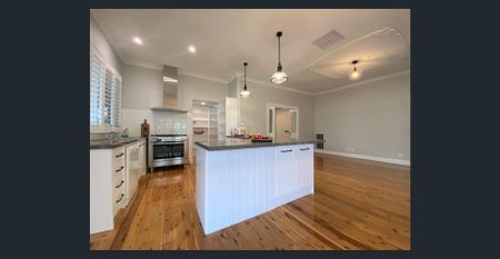 Character Filled Central Albury Home - Photo 4