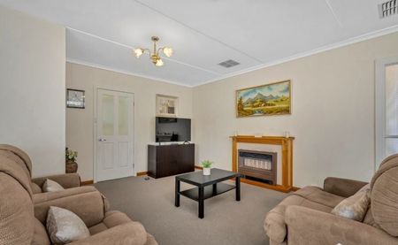 30 Pyalong Crescent, Dallas - Photo 2