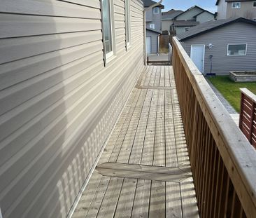 Evergreen - 3 Bedroom/2 Bathroom Upper - 507 Evergreen Blvd - Photo 1