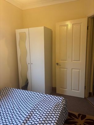 Room in a Shared House, Bedford Place, CR0 - Photo 1