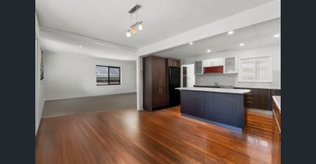 Spacious 3-Bedroom, 2-Bathroom Home in the Heart of Margate - Photo 4