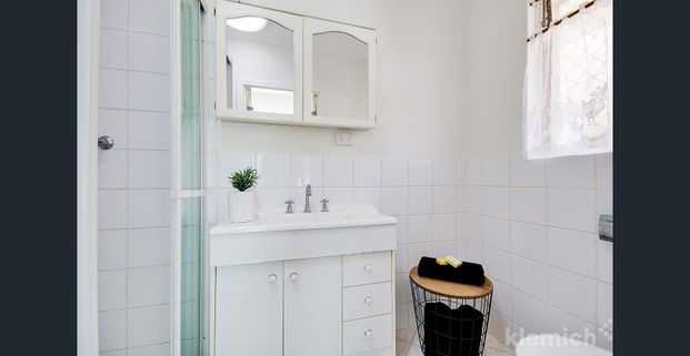 Cute as a Button. - Photo 1