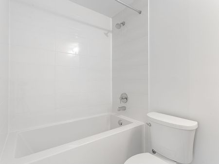 For Lease - 2 Steckley House Lane Unit# 920, Richmond Hill, Ontario - Photo 5