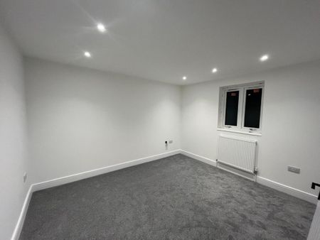 4 bedroom terraced house to rent - Photo 3