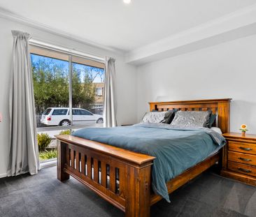 Immaculate Villa in Peaceful Mount Nelson - Photo 5