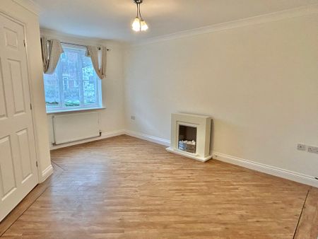 3 bedroom Three Bedroom House to rent - Photo 2